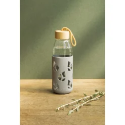 PEBBLY Carafe, Pichet|Bouteille en Verre avec Protection Silicone Gris 55 cl