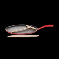 LE CREUSET Poêles|Crêpière Fonte Émaillée 27 cm Cerise avec Accessoires