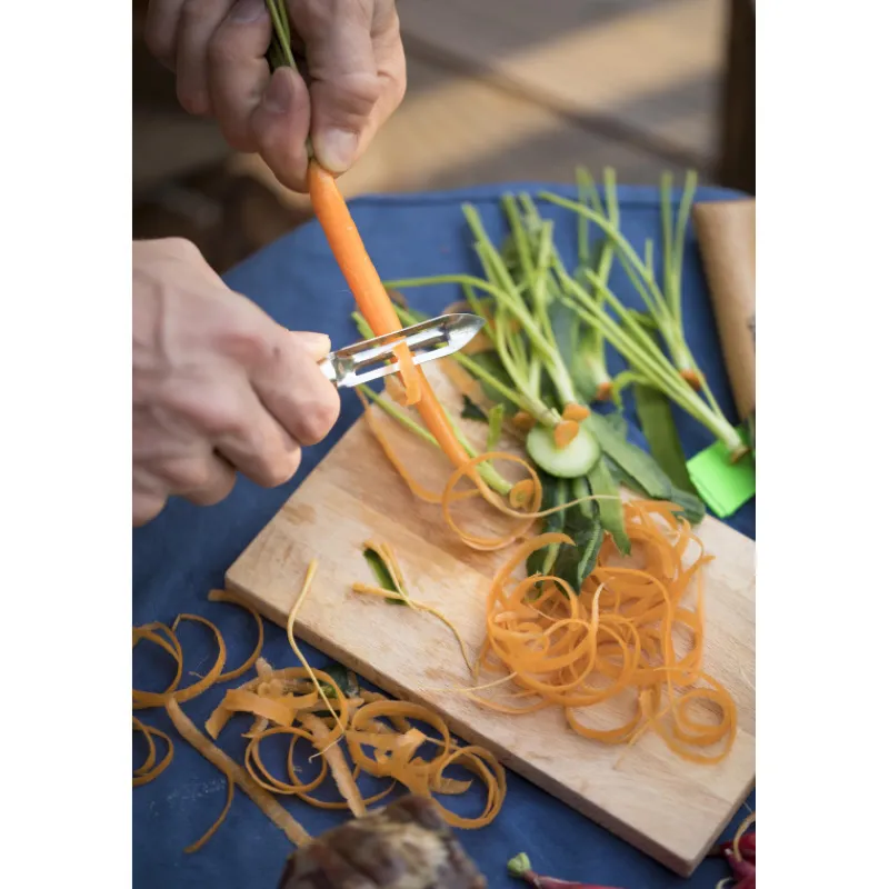 OPINEL Eplucheurs, Dénoyauteur|Eplucheur N°6 Hêtre Cuisine Nomade