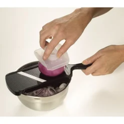 KYOCERA Mandoline De Cuisine|Mandoline Réglable Lame Céramique avec Protège Doigts Noire