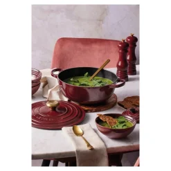 LE CREUSET Marmites|Marmite en Fonte 26 cm Garnet Bouton Doré Signature