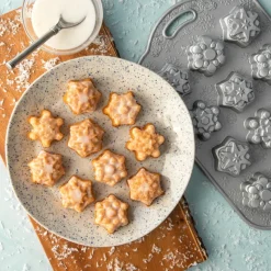 NORDIC WARE Moule Anti-adhésif|Moules À Gâteaux|Moule à Gâteaux Flocons de Neige (x12) Silver