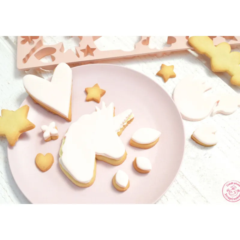 SCRAPCOOKING Emporte Pièce - Découpoir Pâtisserie|Plaque Multi-découpoirs Licorne