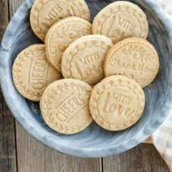 NORDIC WARE Emporte Pièce - Découpoir Pâtisserie|Tampons à Biscuits et Cookies Ronds Greetings (x3)